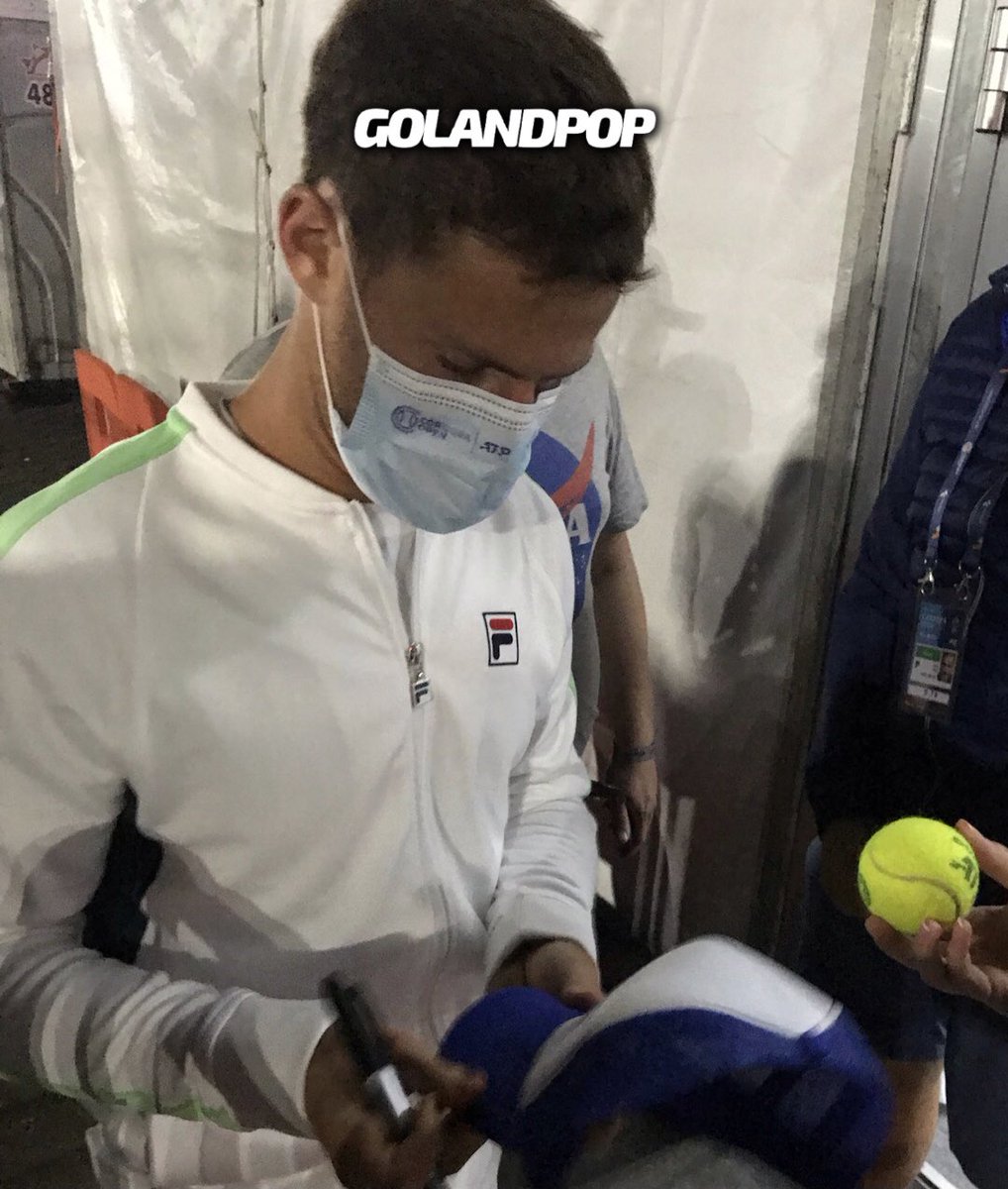 golandpop's tweet photo. 💥🎾 ¡SORTEO! Pasaron semanas de mucho tenis en Argentina con el #CordobaOpen, #ArgOpen2022 y #CopaDavis.

✍️ Para festejarlo sorteamos una gorra firmada por Schwartzman y una muñequera Molteni, campeón por dos en dobles.

📲 Enterate cómo participar acá https://t.co/VABkvDu4fg https://t.co/aRYDctVaH2