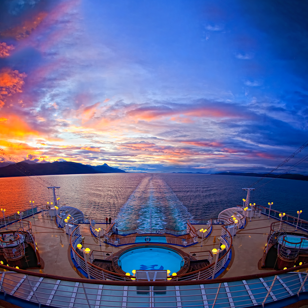 PrincessCruises's tweet photo. Sailing into the weekend has never looked so good. 😍 https://t.co/dCBFTpnAdw