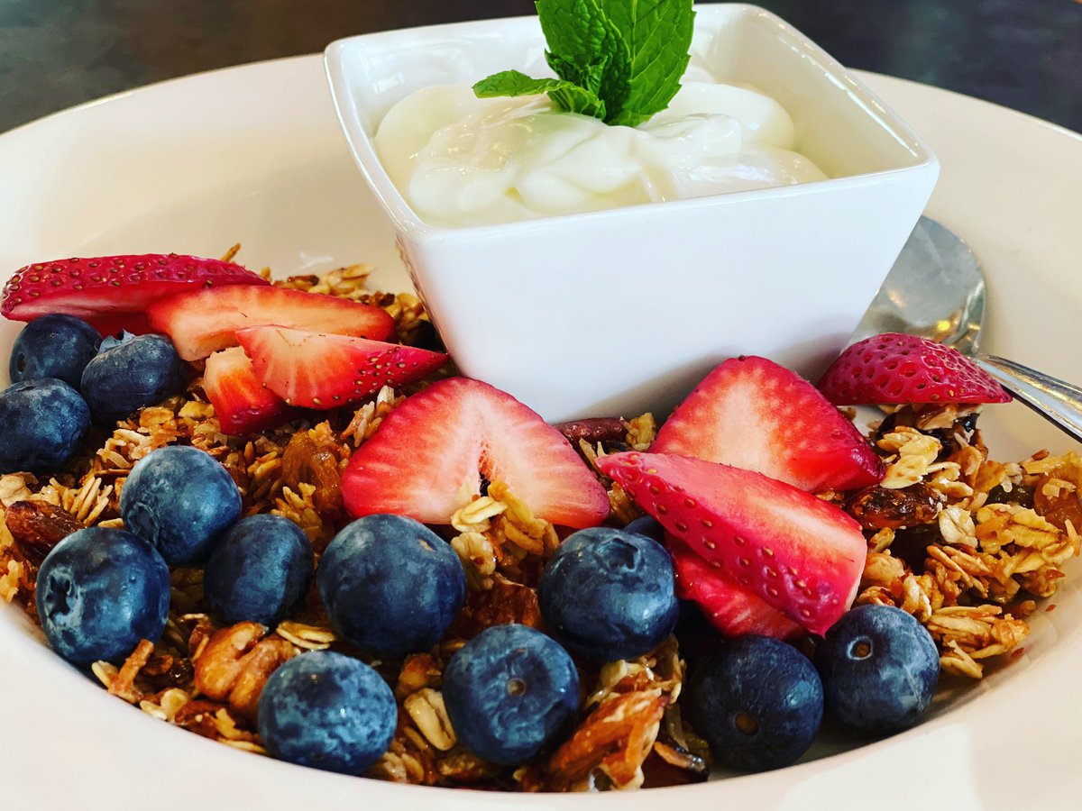 TheLobbyDenver's tweet photo. Are you a “Health Nut”? Then do we have a treat for you! Check out our Handmade Granola with rolled oats, golden raisins, pecans, coconut, vanilla yogurt, and mixed berries. 

The perfect compliment to your bottomless mimosa experience.

#denverfoodie #brunch #bottomlessmimosas https://t.co/TlCe4QhWIv