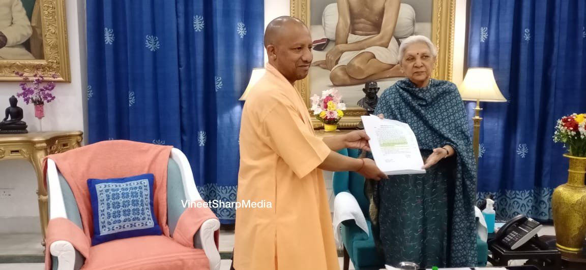 DeeppuSharms's tweet photo. मुख्यमंत्री योगी आदित्यनाथ ने मुख्यमंत्री पद से दिया इस्तीफा राजभवन में राज्यपाल आनंदीबेन पटेल को सौंपा इस्तीफा हम पहले ही बोले थे 11 मार्च को इस्तीफा देना होगा ...
#ओमप्रकाश_राजभर😆😄😆
नई सरकार गठन प्रक्रिया तेज 
#जयश्रीराम https://t.co/7VKmkaZpXi