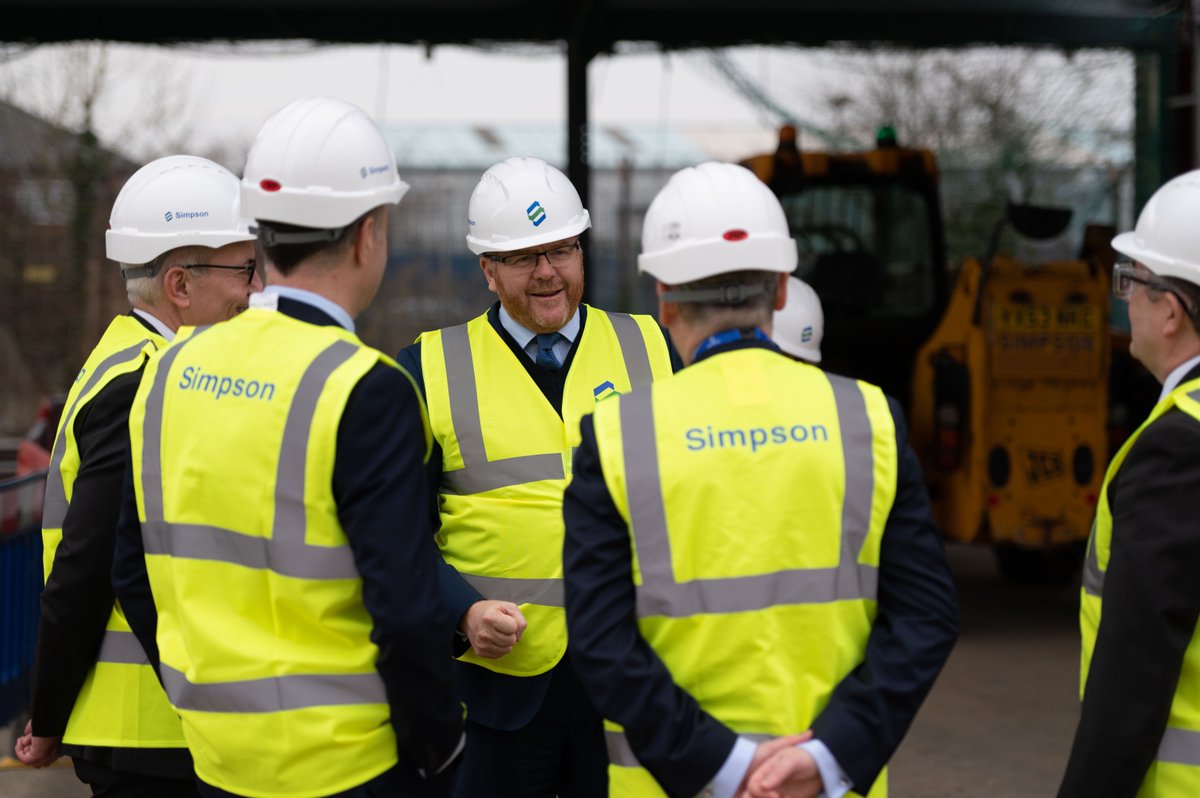 UniOfYork's tweet photo. We are delighted to have welcomed @GeorgeFreemanMP to explore the research facilities on our campus and hear about #BioYorkshire. The tour featured a glimpse into the pioneering research helping to make North Yorkshire the UK’s first carbon negative region
https://t.co/1bAHarzLev https://t.co/z2TwYdgyvK