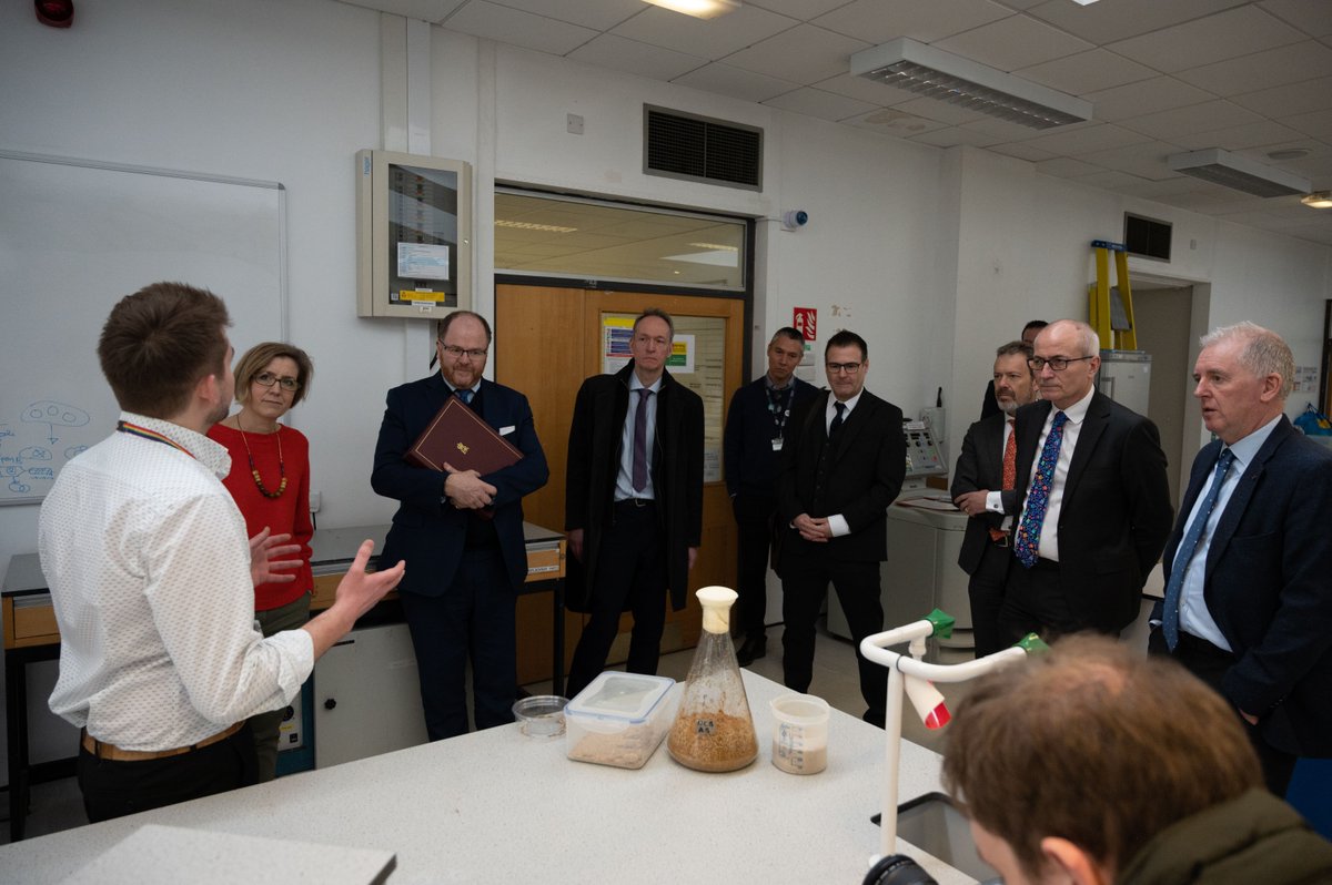 UniOfYork's tweet photo. We are delighted to have welcomed @GeorgeFreemanMP to explore the research facilities on our campus and hear about #BioYorkshire. The tour featured a glimpse into the pioneering research helping to make North Yorkshire the UK’s first carbon negative region
https://t.co/1bAHarzLev https://t.co/z2TwYdgyvK