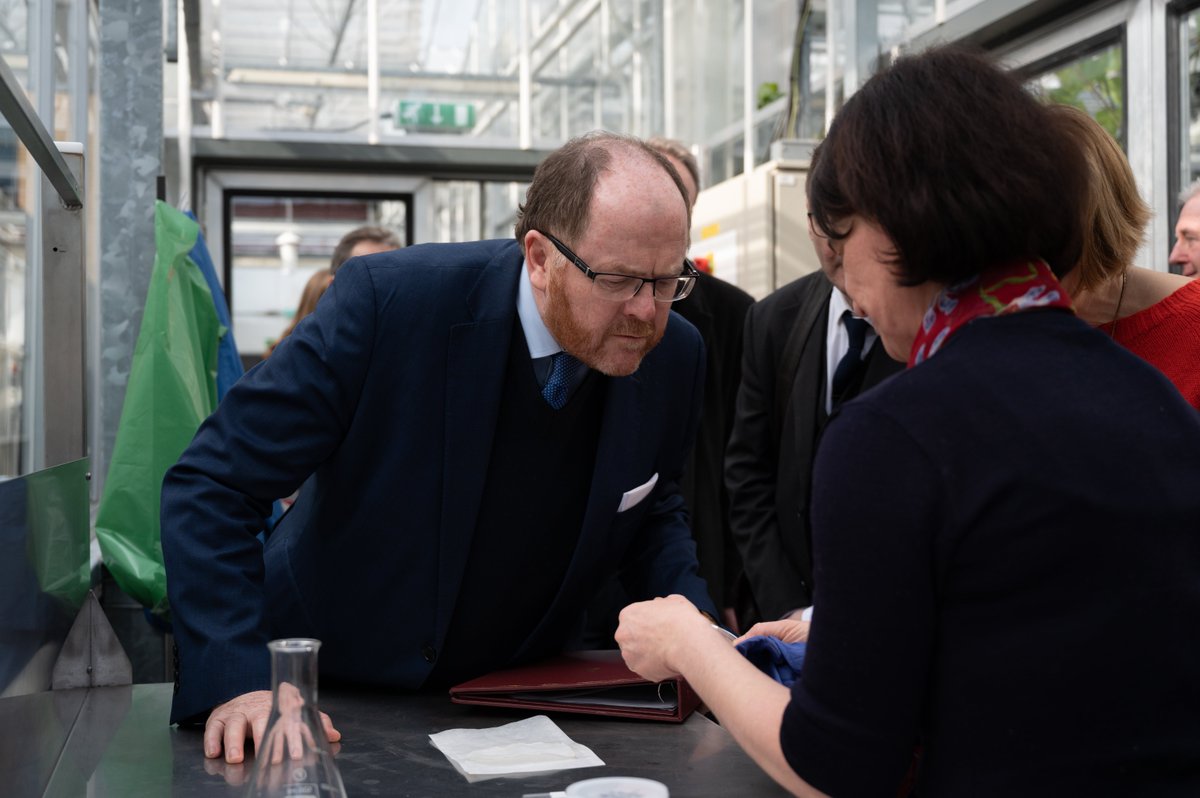 UniOfYork's tweet photo. We are delighted to have welcomed @GeorgeFreemanMP to explore the research facilities on our campus and hear about #BioYorkshire. The tour featured a glimpse into the pioneering research helping to make North Yorkshire the UK’s first carbon negative region
https://t.co/1bAHarzLev https://t.co/z2TwYdgyvK