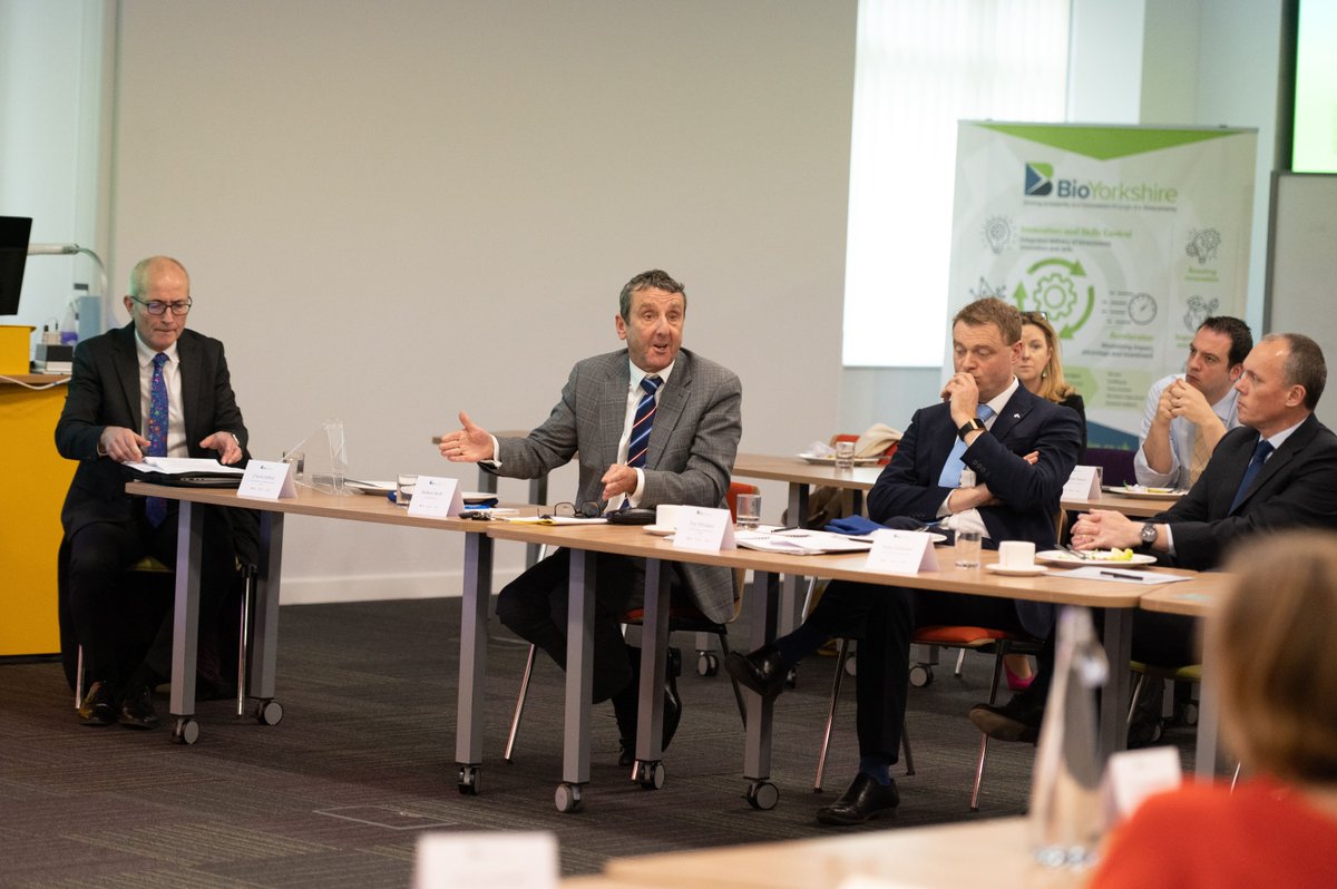 UniOfYork's tweet photo. We are delighted to have welcomed @GeorgeFreemanMP to explore the research facilities on our campus and hear about #BioYorkshire. The tour featured a glimpse into the pioneering research helping to make North Yorkshire the UK’s first carbon negative region
https://t.co/1bAHarzLev https://t.co/z2TwYdgyvK