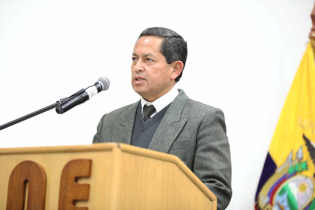 CNESantoDomingo's tweet photo. #EdmundoZabala, presidente de la Asociación de Empleados del #CNE, mencionó que los servidores públicos tienen como misión servir al Ecuador con acciones que permitan construir democracia.
#75AñosFunciónElectoralEc. https://t.co/CwqUo9V5wo