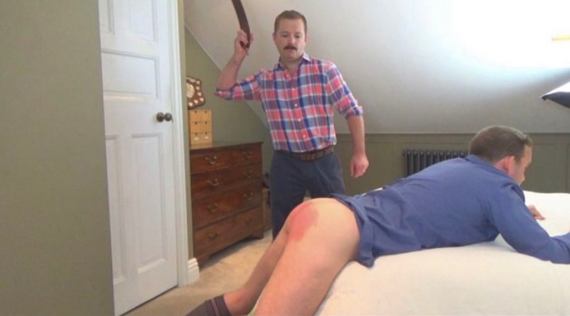 Houstonvisitor1's tweet photo. It’s nice to know there are young dads out there who still know how to get the job done, the old fashioned way. #hvthoughts #daddiscipline #dadandson #razorstrap #redass #soreass https://t.co/7LnUt2TCKi
