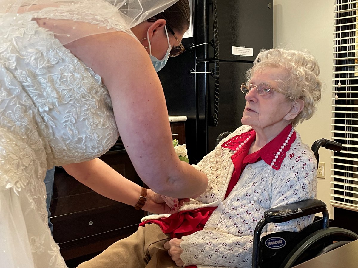 CoveredBridgeHC's tweet photo. Recently, a resident was able to see her granddaughter in her wedding dress. They adorned her with a beautiful corsage, enjoyed dinner, and shared stories of her recent wedding.  #TrilogyLiving https://t.co/763aAYsFhk
