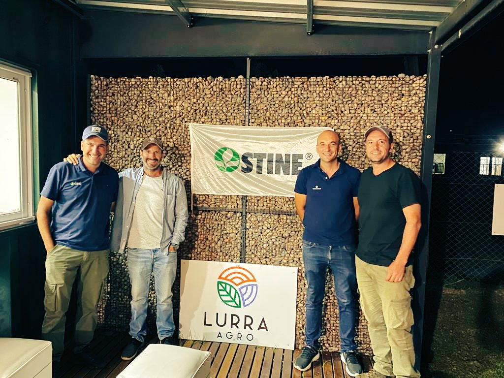 PabloRRicart's tweet photo. Jornada de 🌱 Enlist E3 con @LurraAgro @patonlopetegui 
📌 Chacabuco 
✅ ℹ sobre todas las variedades  de 🌱 de @stinesemillas 
✅ Manejo del Sistema de control  de malezas Enlist E3
#StineTieneRinde https://t.co/uJx6JktYIE