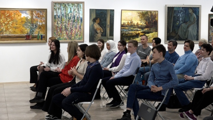 В Химках школьникам торжественно вручили паспорта 
himkismi.ru/news/society/v…
#химки #химкисми #новостихимки #химкитв