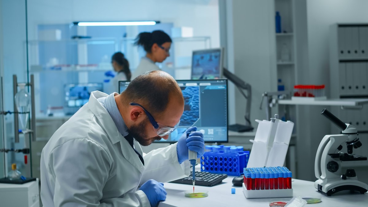UAZTechLaunch's tweet photo. “We are delighted to be working with the @uarizona Coronavirus #research team led by Dr. Gregory Thatcher as well as the #commercialization team at #TechLaunchArizona,” said Dr. Steve Slilaty, CEO of #SunshineBiopharma. #MakeItHappen #ExcitingNews https://t.co/oBpDjIoBXZ https://t.co/NaZUYQdtza