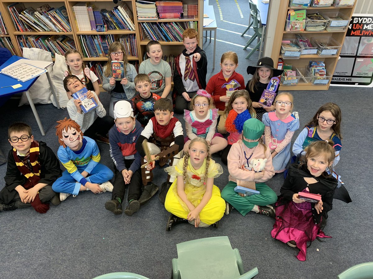 hook_morlo's tweet photo. Dosbarth Morlo celebrated World Book Day today! They enjoyed designing a new cover and blurb for their favourite book, created a  presentation book review and got crafty making lollipop-stick character bookmarks! 📚 #worldbookday2022 @hook_primary https://t.co/ebs5lV9bUo