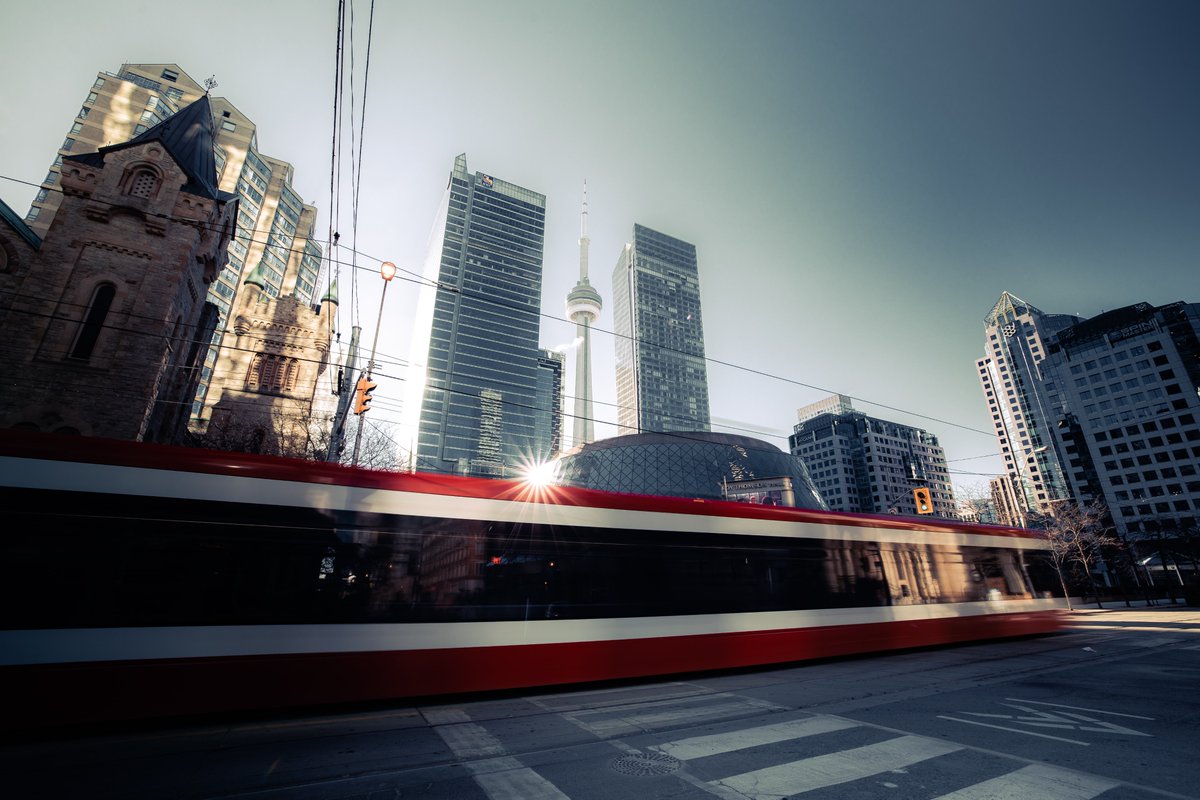 AnthonyGug's tweet photo. GM. Can you guess what aperture setting this was shot with? Here are your options: f4 or f9 The hint is in the photo! #Toronto https://t.co/RQ725b4j5W