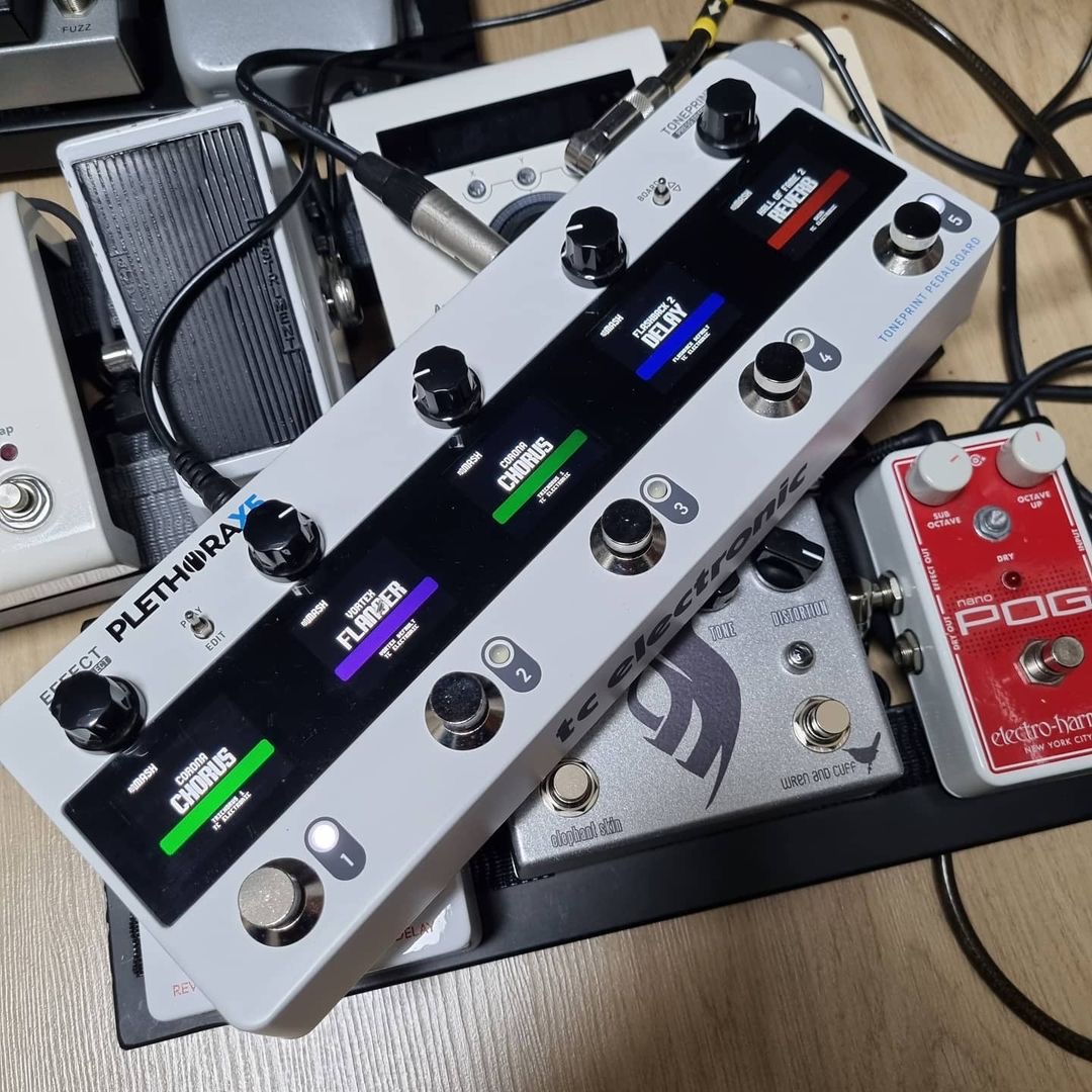 tcelectronic's tweet photo. The PLETHORA X5 gives you all of your favourite TC stomps in one unit. Combine up to 5 TonePrint pedals of your choice and arrange them in any order you need.
📷 - sixx1303 (IG)
#tcelectronic #plethorax5 #toneprint #knowyourtone #pedalboard #guitar #guitargear #musician https://t.co/o4VcOAhl0U