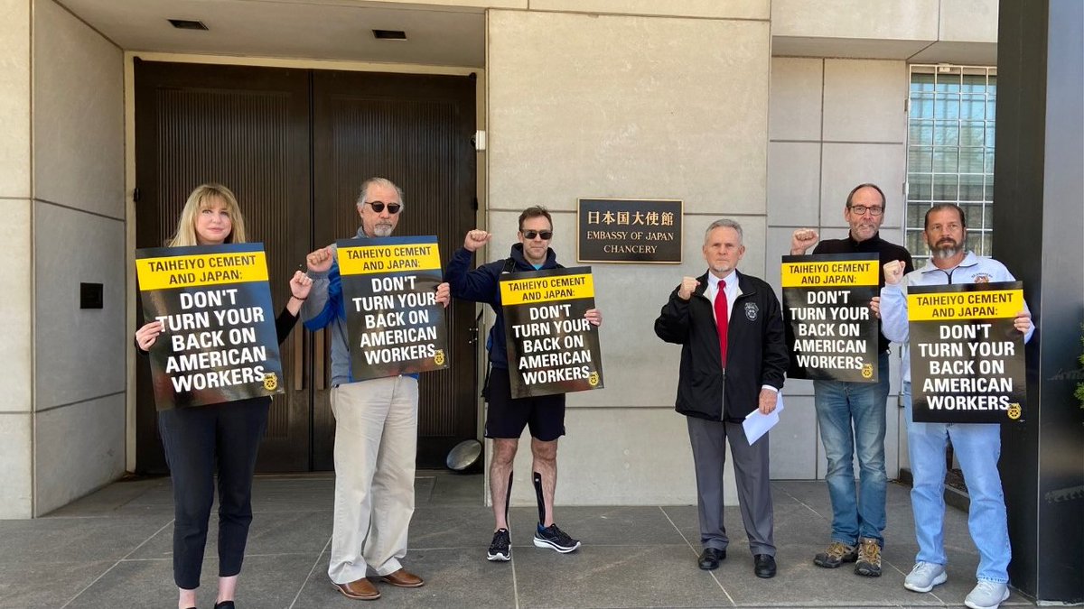 This morning #Teamsters demonstrated outside <a href="/JapanEmbDC/">Japan Embassy DC🌸</a> in DC as we called on Japan-based Taiheiyo Cement to push its U.S. subsidiary, CalPortland, to negotiate in good faith for a fair agreement to end the concrete #strike in Seattle. 
#1u ✊✊✊