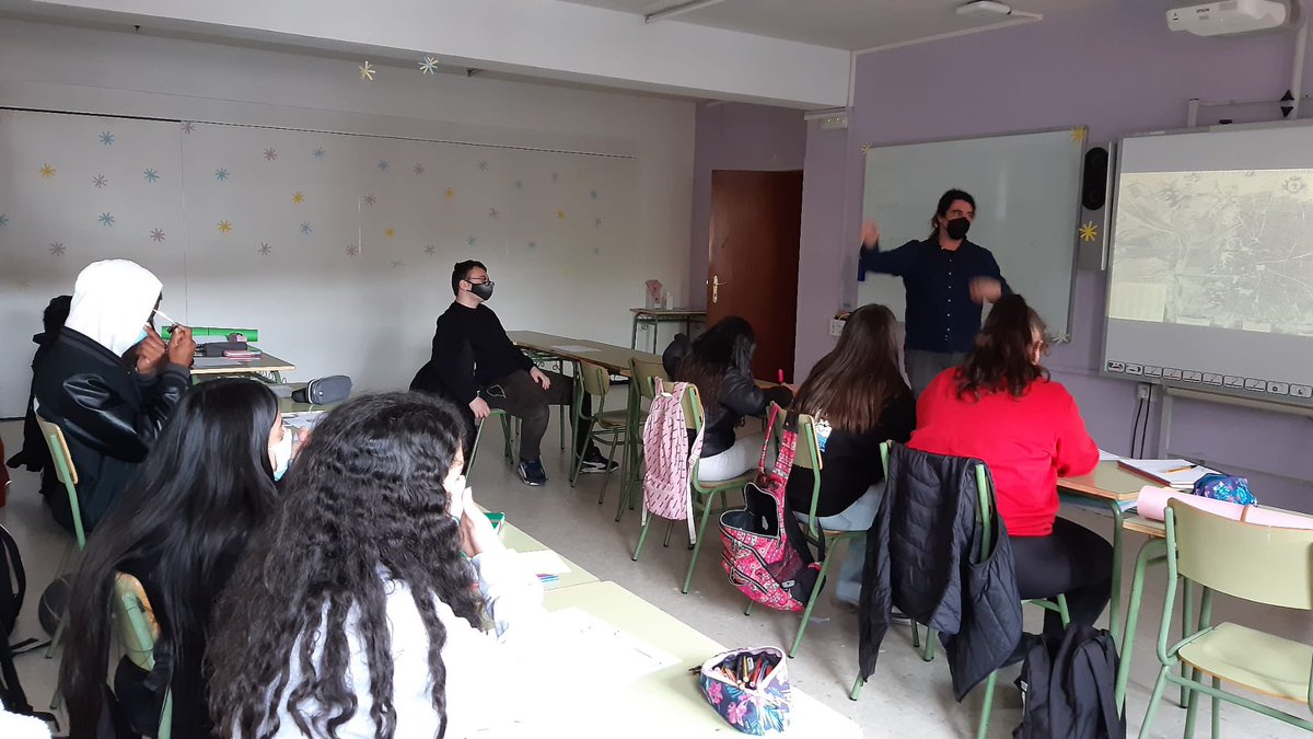 IesMMolina's tweet photo. Para terminar la mañana, Salvador les ha mostrado el #madridcervantino a los alumnos de #pmar2 https://t.co/IlMSdqkUbz