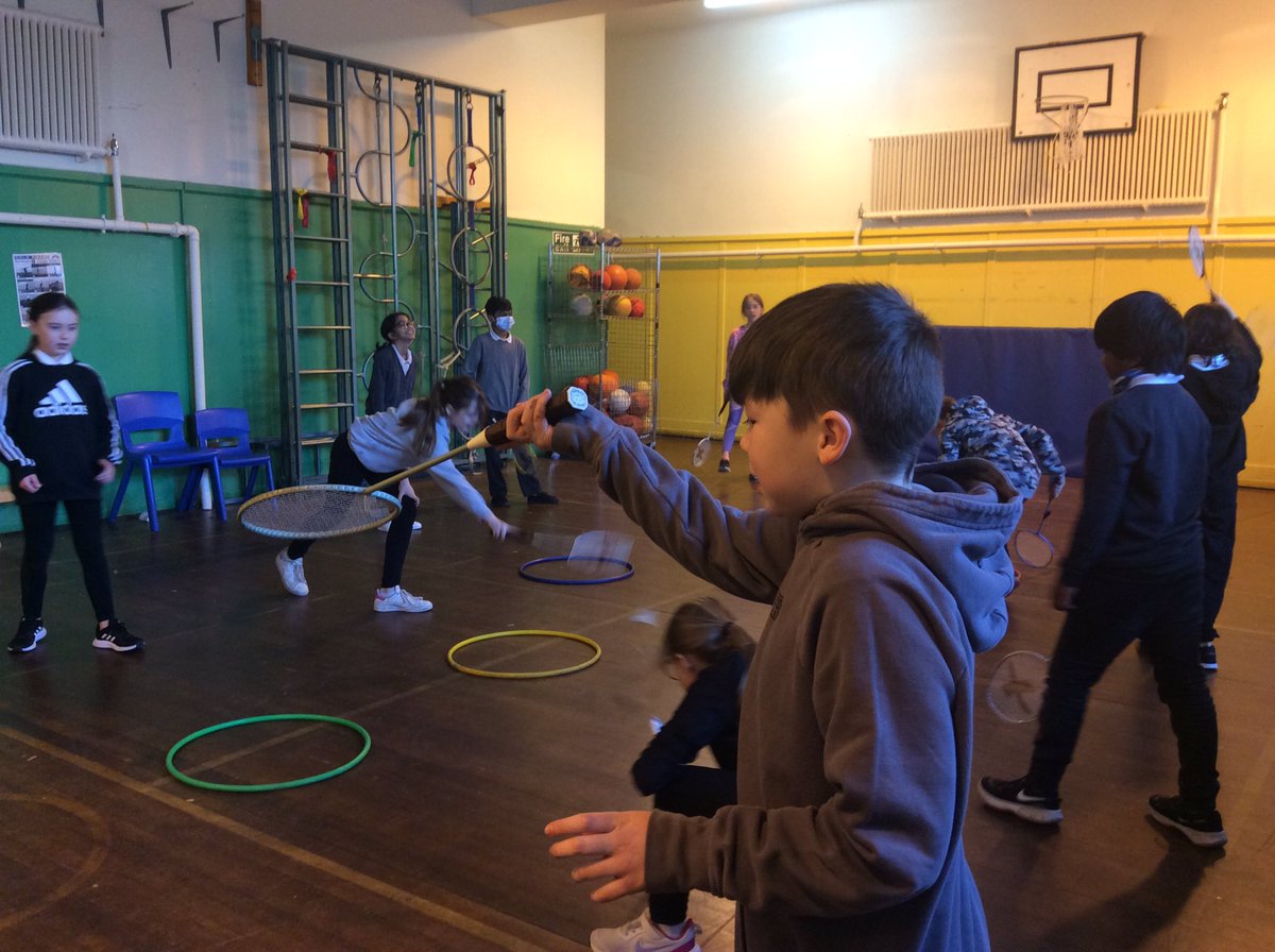 MrsPowell5's tweet photo. We played badminton in P.E. today. We practised serving and played non stop badminton! 🏸🏸@SchoolBroomhill https://t.co/NOM0OTxQV4