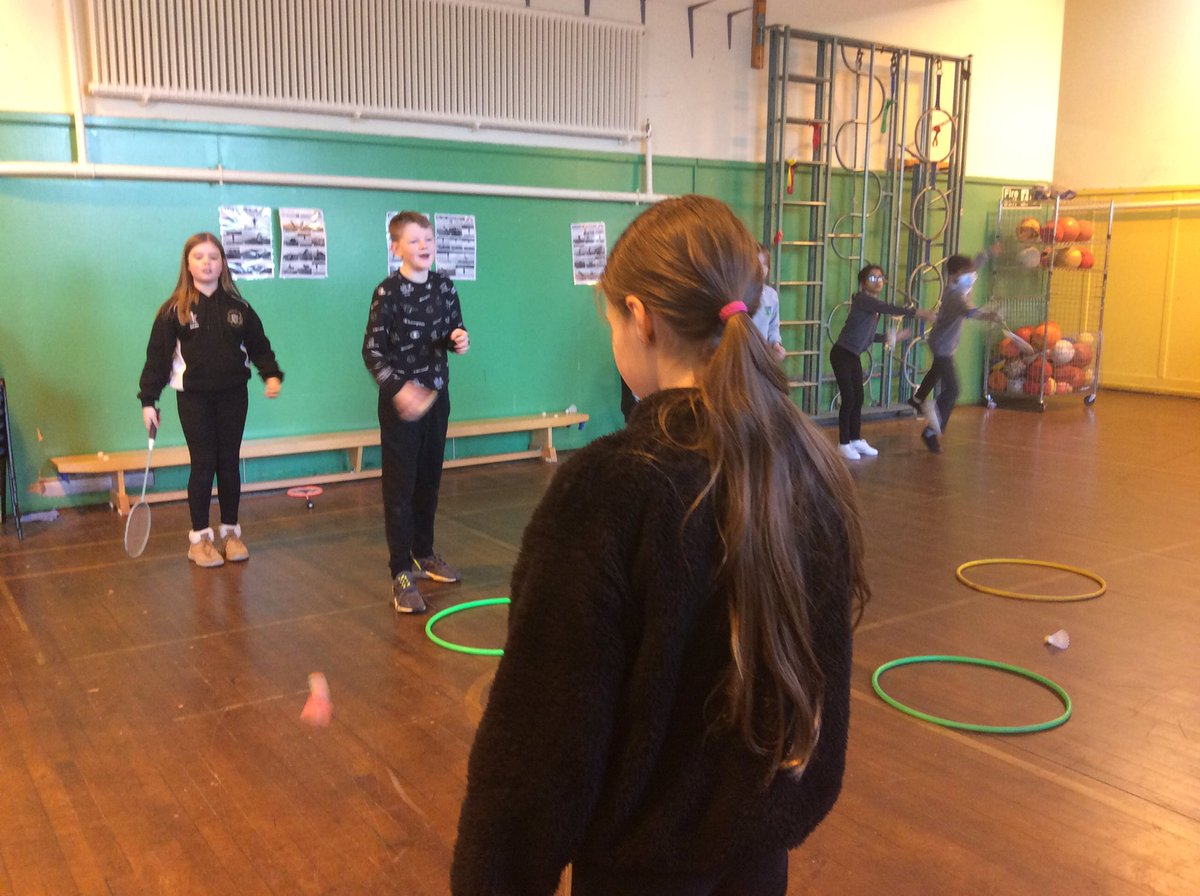 MrsPowell5's tweet photo. We played badminton in P.E. today. We practised serving and played non stop badminton! 🏸🏸@SchoolBroomhill https://t.co/NOM0OTxQV4