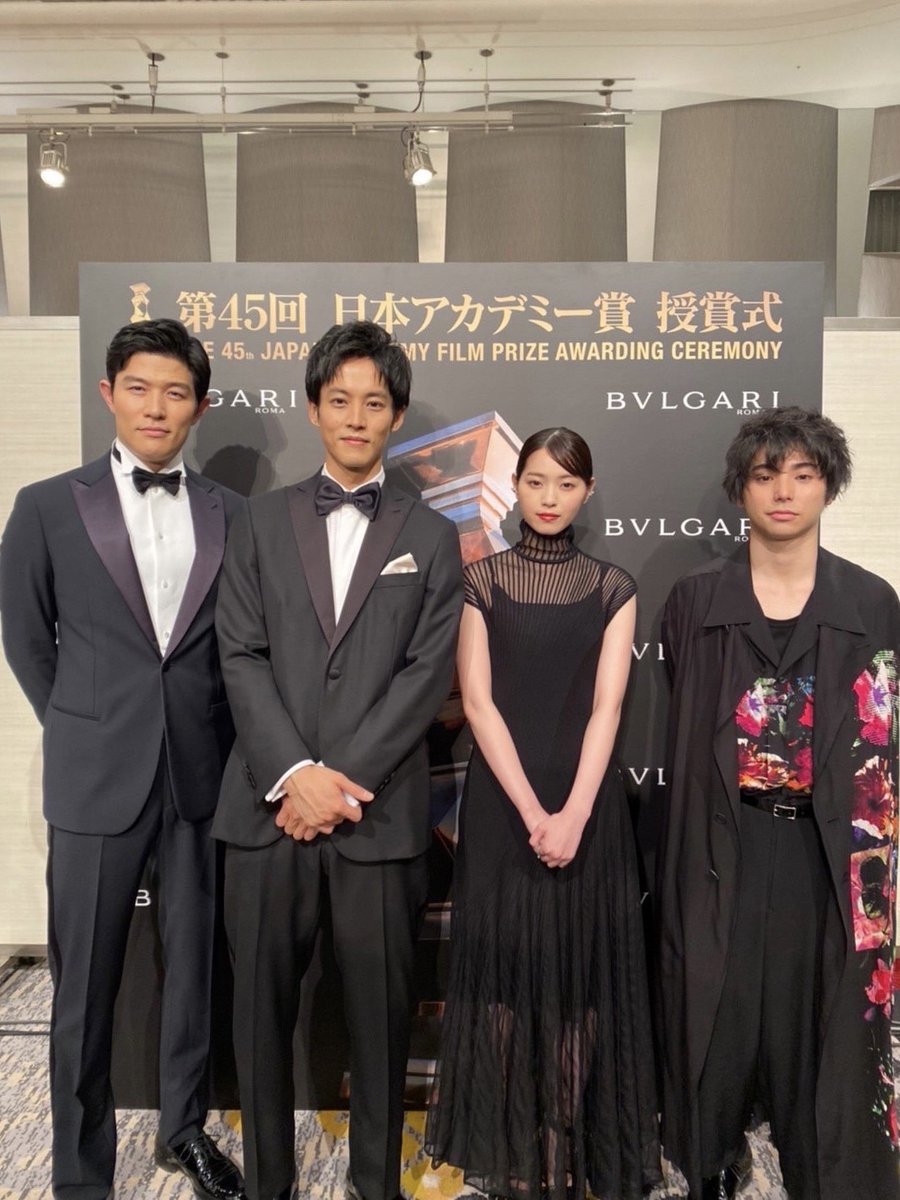 jdramaupdates's tweet photo. Elenco e equipe de #LastOfTheWolves no Japan Academy Prize
#NishinoNanase levou Estreante do Ano e #SuzukiRyohei Melhor Ator Coadjuvante pelo filme
#japanacademy45 https://t.co/oRMAF3xIca