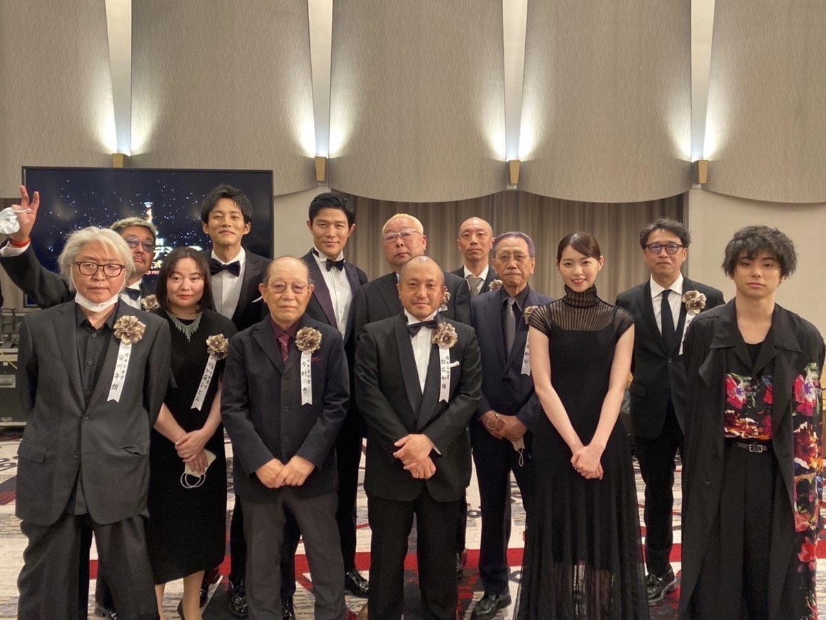 jdramaupdates's tweet photo. Elenco e equipe de #LastOfTheWolves no Japan Academy Prize
#NishinoNanase levou Estreante do Ano e #SuzukiRyohei Melhor Ator Coadjuvante pelo filme
#japanacademy45 https://t.co/oRMAF3xIca