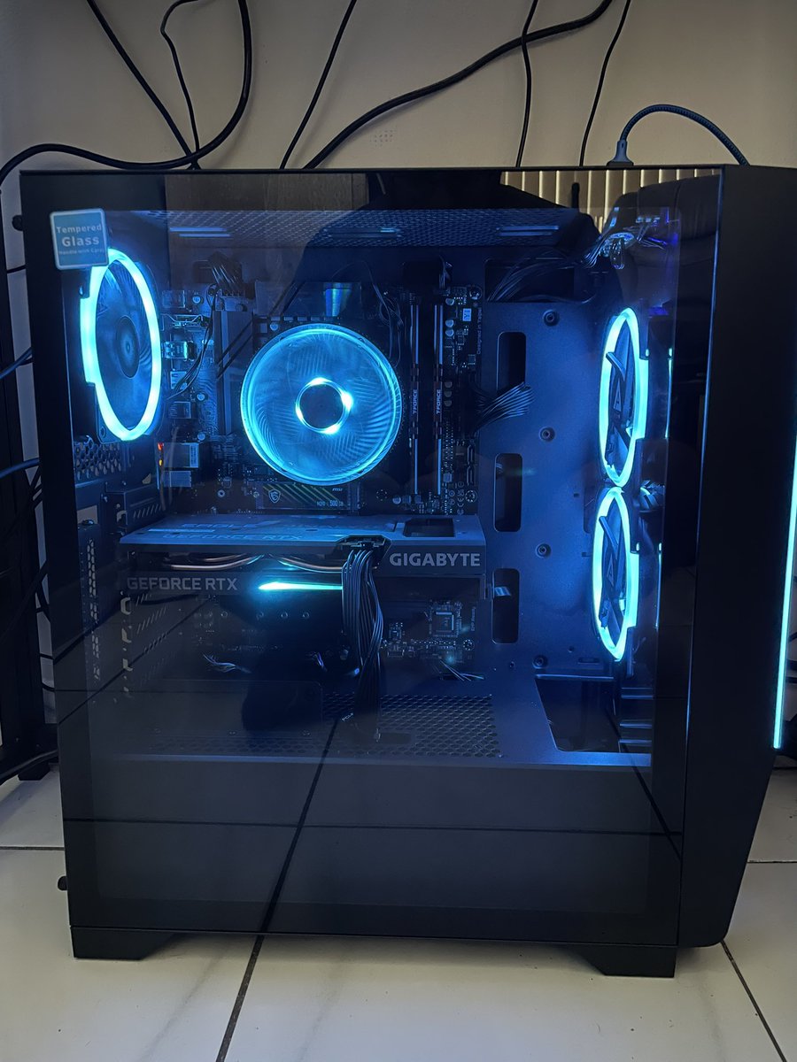 It’s only been a week but I love my new PC thanks <a href="/CYBERPOWERPC/">CyberPowerPC</a> PS ignore the cables lol