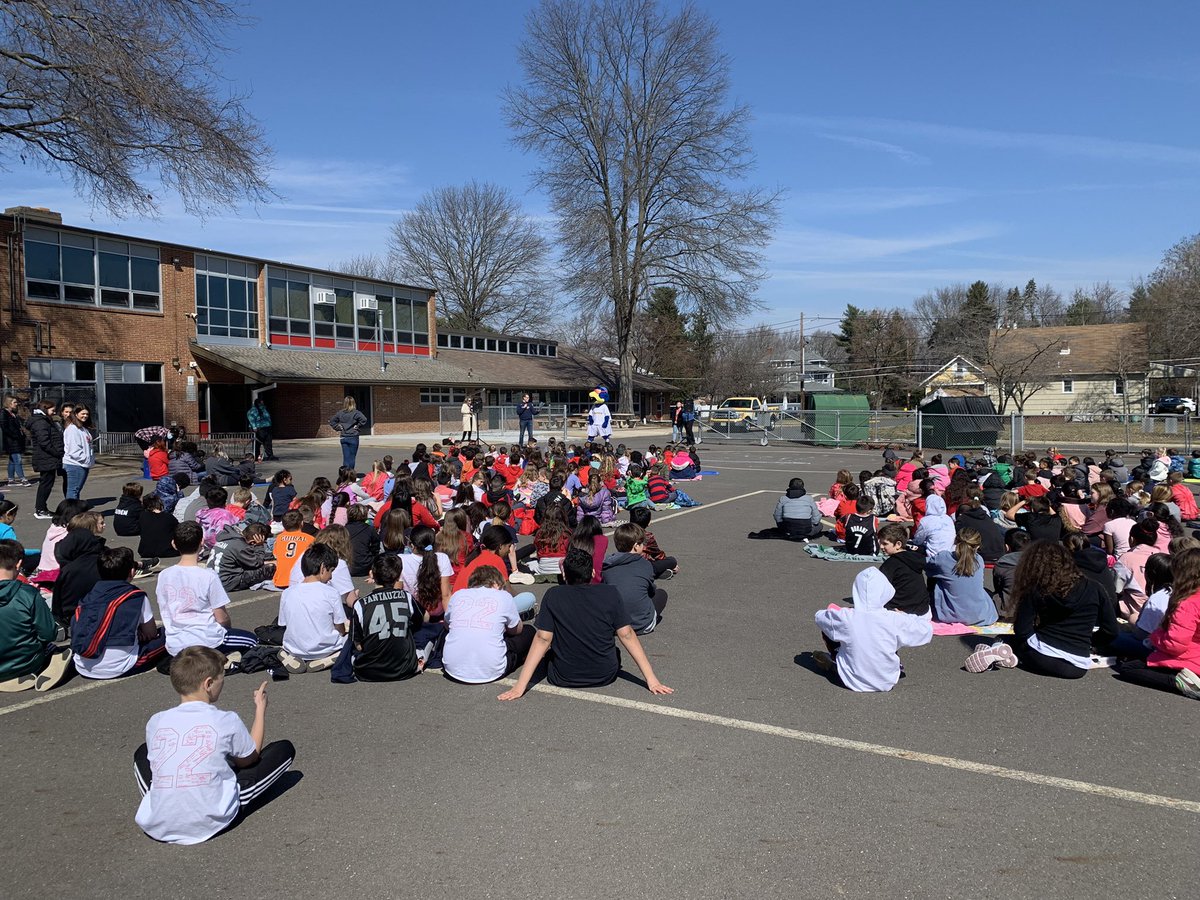 HTSD_Sayen's tweet image. Look who came to Sayen today to share his love of reading for #ReadAcrossAmerica @TrentonThunder @WeAreHTSD @VasilDiana