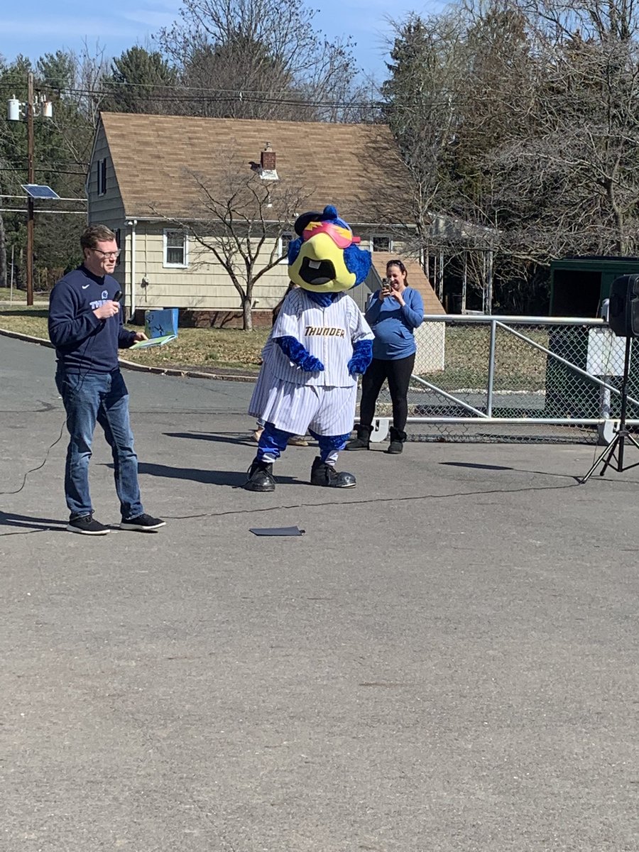 HTSD_Sayen's tweet image. Look who came to Sayen today to share his love of reading for #ReadAcrossAmerica @TrentonThunder @WeAreHTSD @VasilDiana