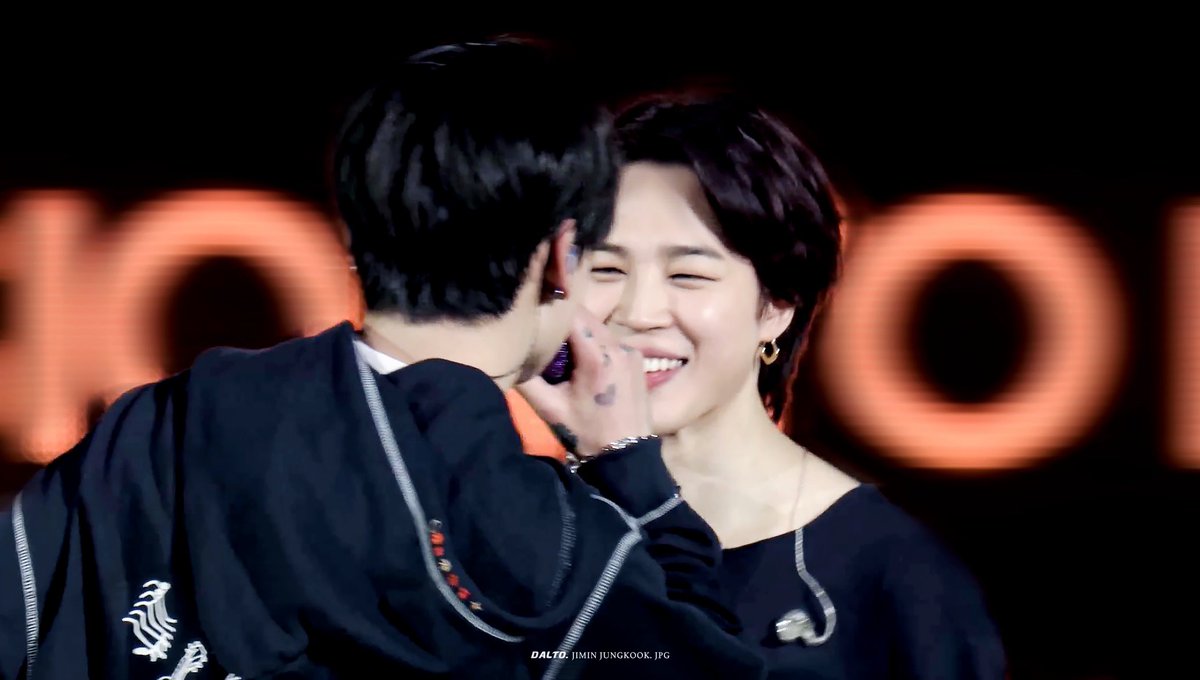 Dalto5813's tweet photo. PTD ON STAGE - SEOUL
캡쳐보정🧡

☀️🌙 https://t.co/bB9ao2swWF