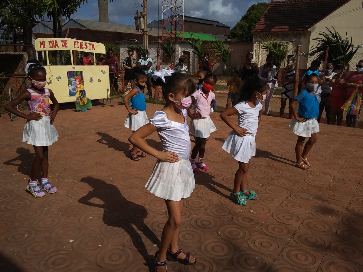 ci_cuba's tweet photo. Con canciones, poesías, bailes, risas y la alegría característica de las niñas y los niños, se realizó el acto de fin de curso en el CI Granitos de Azúcar.
#PCC.#CubaViveYRenace.#LaPrimeraInfanciaCuenta.#CubaMined https://t.co/QsIvvLTl0X