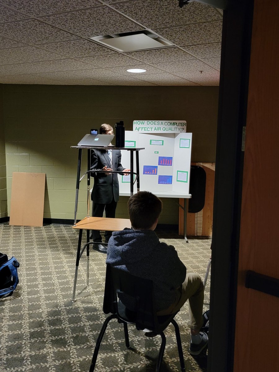 Scrivner101's tweet photo. Regional Science Fair......virtual!  First time experience for us.  Kids are doing great! https://t.co/JqDng0T1EO