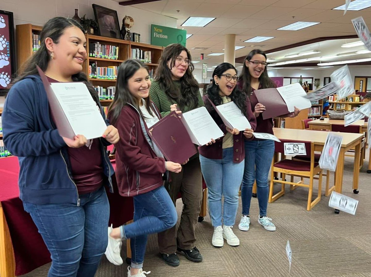 PSJAGoCenter's tweet photo. Congratulations Ana, Issa, Diana, Dominique, and Kaylee for being selected into Dell Scholars Class of 2022. You represent the top 4% of applicants this year. Through Dell Scholars, they will receive a $20,000 scholarship, a laptop, $2,000 in textbook credits, and more. GO BEARS! https://t.co/LvQTtXNyrL