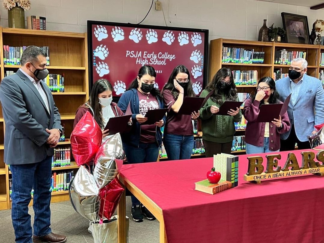PSJAGoCenter's tweet photo. Congratulations Ana, Issa, Diana, Dominique, and Kaylee for being selected into Dell Scholars Class of 2022. You represent the top 4% of applicants this year. Through Dell Scholars, they will receive a $20,000 scholarship, a laptop, $2,000 in textbook credits, and more. GO BEARS! https://t.co/LvQTtXNyrL