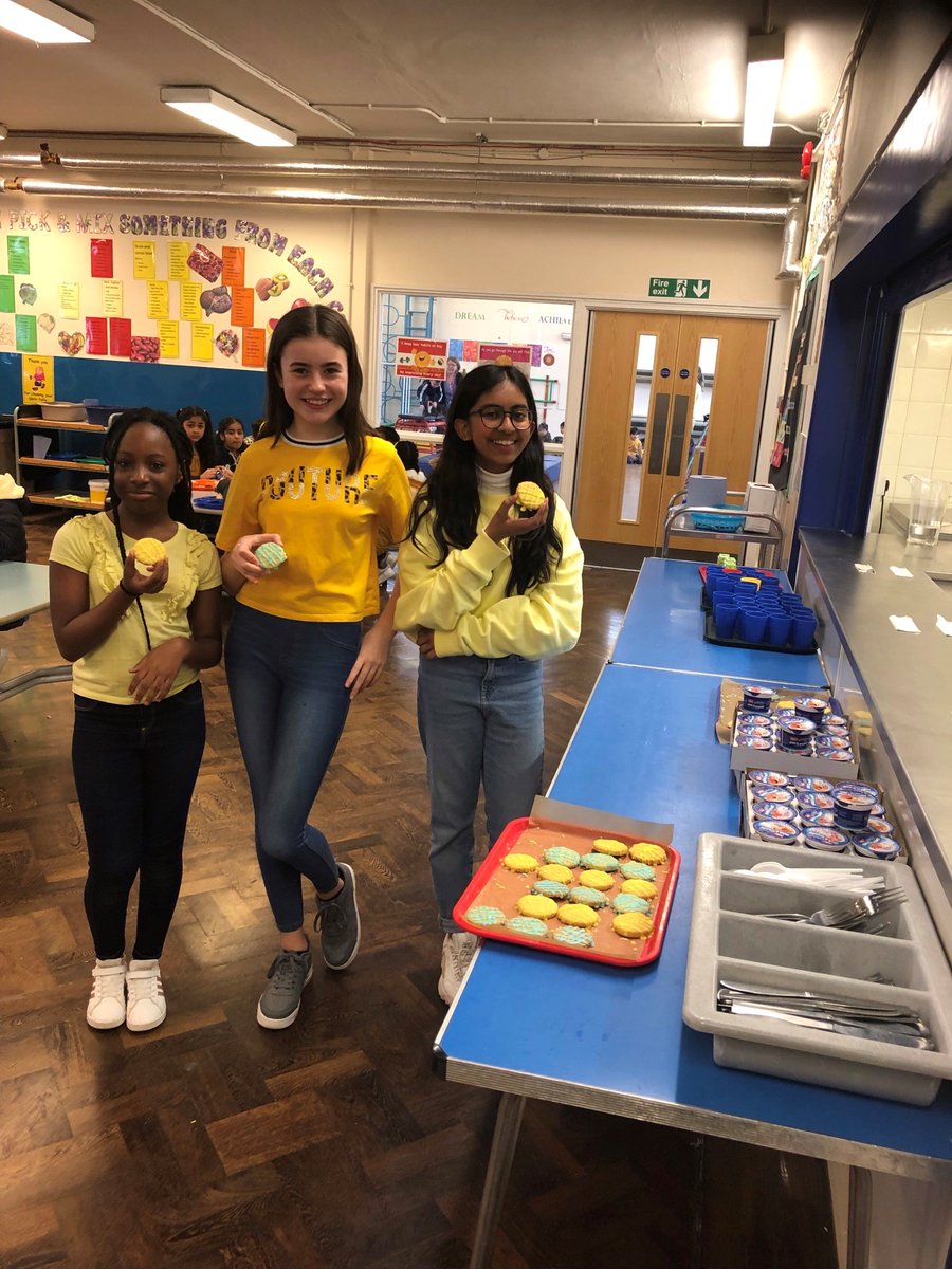 RyversSchool's tweet photo. Ryvers' staff and pupils dressed in yellow and blue today to raise money for WaterAid and the people of Ukraine... Even Jurgen got involved! #charitablechildren #wateraid https://t.co/RD4ddRgsYq