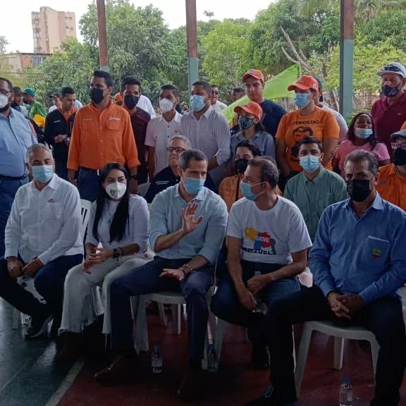 MiguelVeliz's tweet photo. 🇻🇪 #OrienteSalvemosVzla
El Oriente del país representado por la sociedad civil, plataforma unitaria de la región y sectores sociales, se comprometen a ejercer la mayoría que somos. Unidos exijimos elecciones libres, justas y transparentes, lo antes posible. #OrienteSalvemosVzla https://t.co/KCI8jPqk84