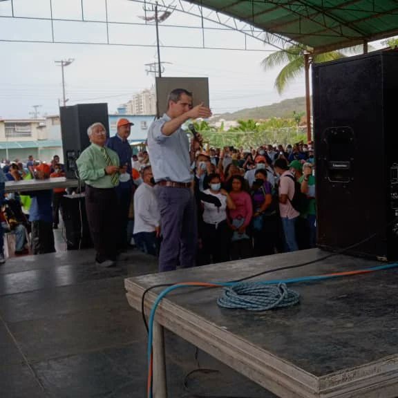 MiguelVeliz's tweet photo. 🇻🇪 #OrienteSalvemosVzla
El Oriente del país representado por la sociedad civil, plataforma unitaria de la región y sectores sociales, se comprometen a ejercer la mayoría que somos. Unidos exijimos elecciones libres, justas y transparentes, lo antes posible. #OrienteSalvemosVzla https://t.co/KCI8jPqk84