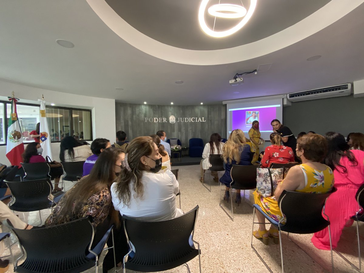 EspacioNoticias's tweet photo. #AlMomento desde el Poder Judicial en la plática “Los retos de las mujeres en el ámbito de su profesión” 👩‍🏭👷‍♀️👮‍♀️👩‍⚕️

@ericamach0 @VeronicaAcacio @Amexme_Cancun @santhym @ReynaPasaron https://t.co/IQz1VLAtQW
