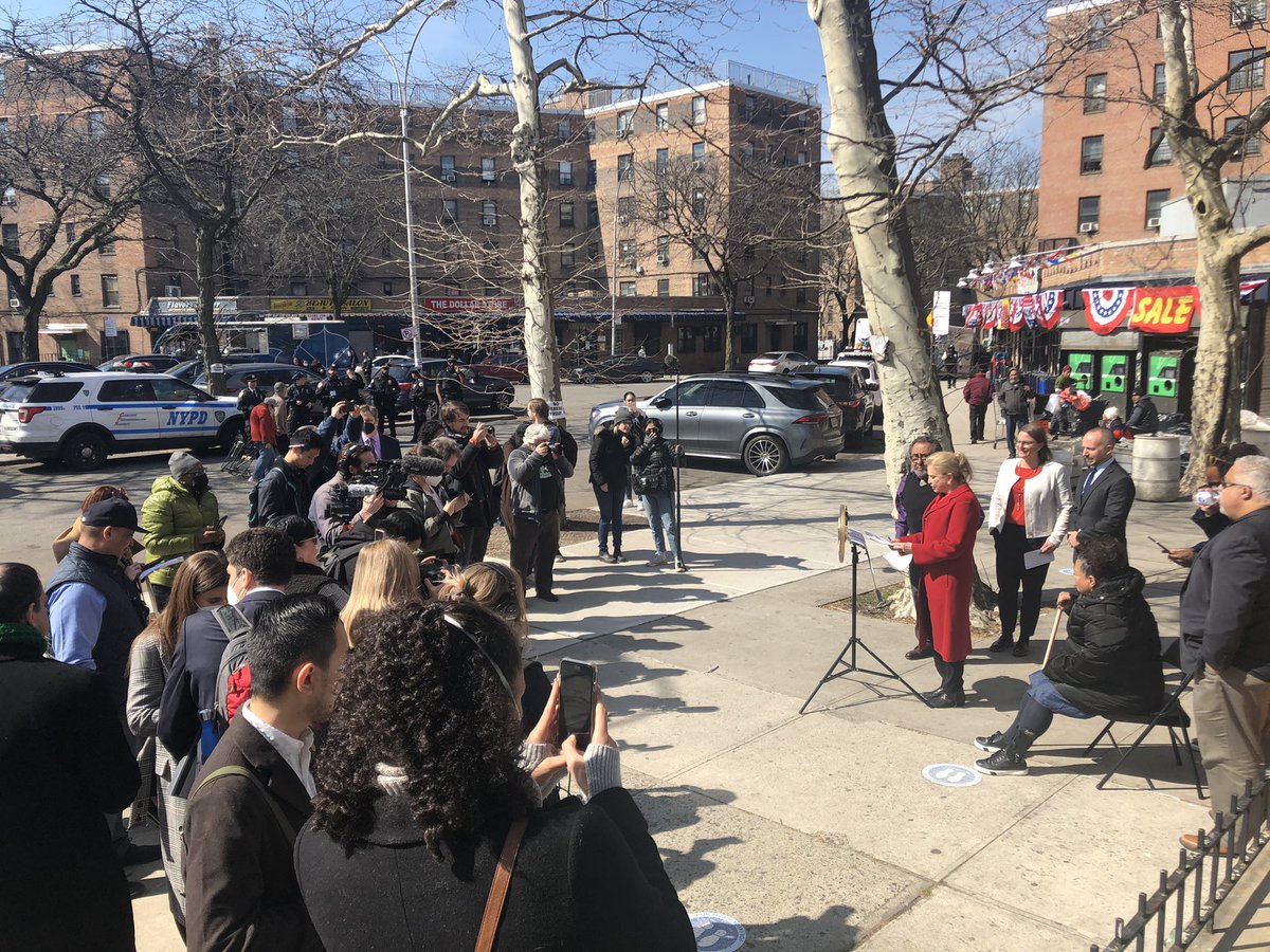 Riis_Settlement's tweet photo. We were honored to host @RepMaloney  and @RepRaulGrijalva this morning as they held an oversight committee stakeholder meeting to discuss the #justice40 initiative &amp; the #EJForAll Act. It was great to hear about the work being done in NY &amp; beyond to promote #Environmentaljustice https://t.co/IbOgQtvINd
