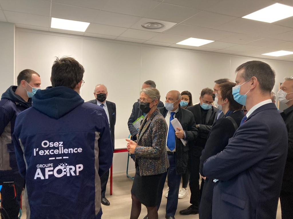 Pour faire face aux pénuries de compétences dans l’industrie, les partenaires sociaux de la branche, l'@UIMM, <a href="/CFDT/">CFDT</a>, <a href="/Metalcfecgc/">Métallurgie CFE-CGC</a> et <a href="/fedefometaux/">Fédération FO Métaux</a> et le <a href="/Travail_Gouv/">Ministère du Travail</a> signent un pacte dans le cadre du plan de réduction des tensions de recrutement. #IndustrielsEngagés