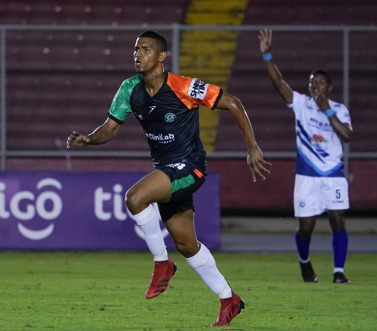 RinconLpf's tweet photo. SANTIAGO SALINAS
Santiago fue fundamental en el triunfo del @alianzafc 2-0 sobre el @Veraguas_United 

Estuvo involucrado en los 2 goles

GOL Y ASISTENCIA https://t.co/U8pvEbFHwc