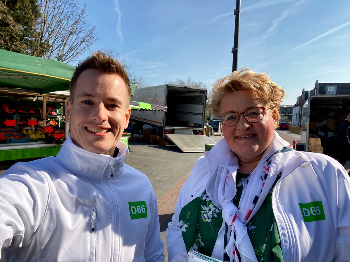 d66oldebroek's tweet photo. Twee in één! Vandaag #Oldebroek én #tLoo. Weer een stralende dag en goede gesprekken. Twijfel je nog? Neem gerust contact op! #stemD66 #D66 #gr2022 https://t.co/UnK2Z6tItE