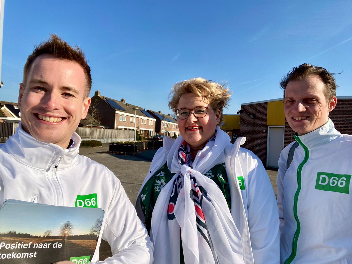 d66oldebroek's tweet photo. Twee in één! Vandaag #Oldebroek én #tLoo. Weer een stralende dag en goede gesprekken. Twijfel je nog? Neem gerust contact op! #stemD66 #D66 #gr2022 https://t.co/UnK2Z6tItE