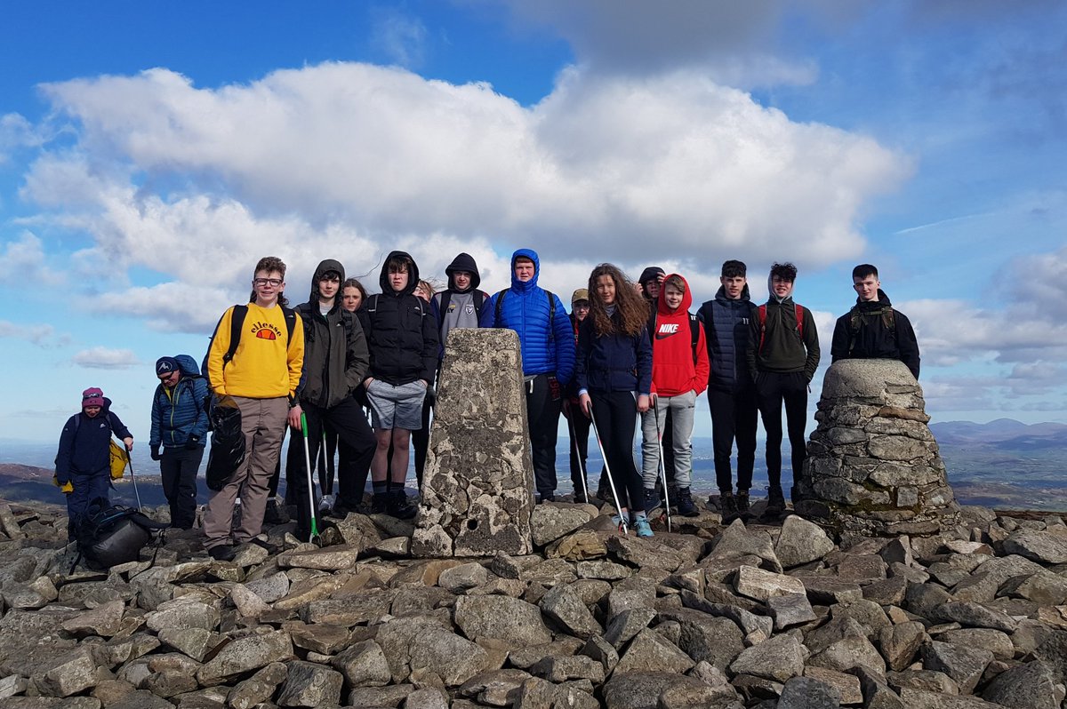 Last weekend the Strangford & Lecale Youth Rangers travelled to the @Ring_Of_Gullion to meet the youth rangers there and hear all about the work that goes on to protect the pathways on Slieve Gullion from erosion. #aonbyouthrangers