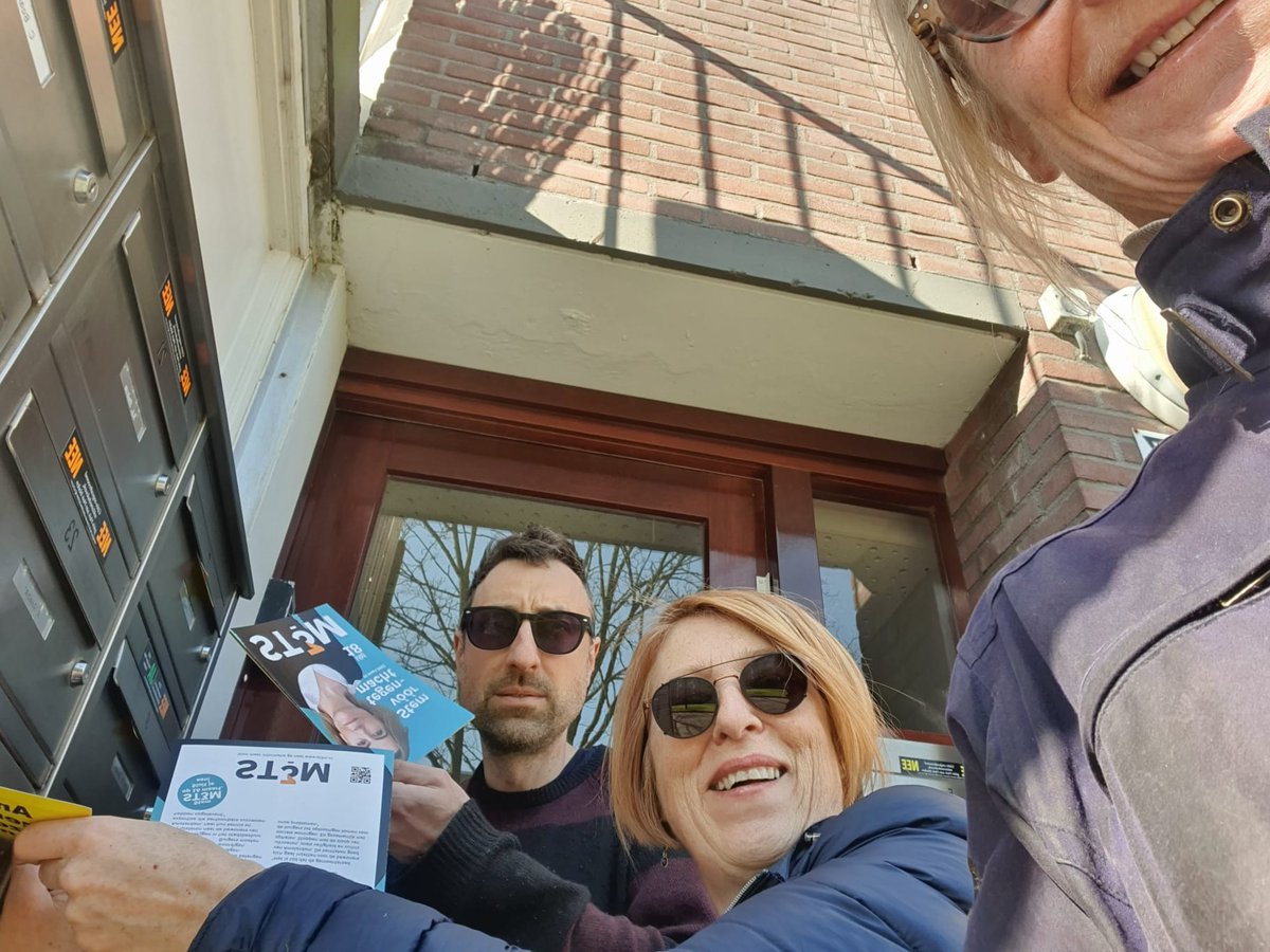 ST3MvandeSTAD's tweet photo. Team Zuidoost 💪🏼💪🏼💪🏼
Stem #ST3M 16 maart - #Lijst18 https://t.co/qi6Z0cjJUC