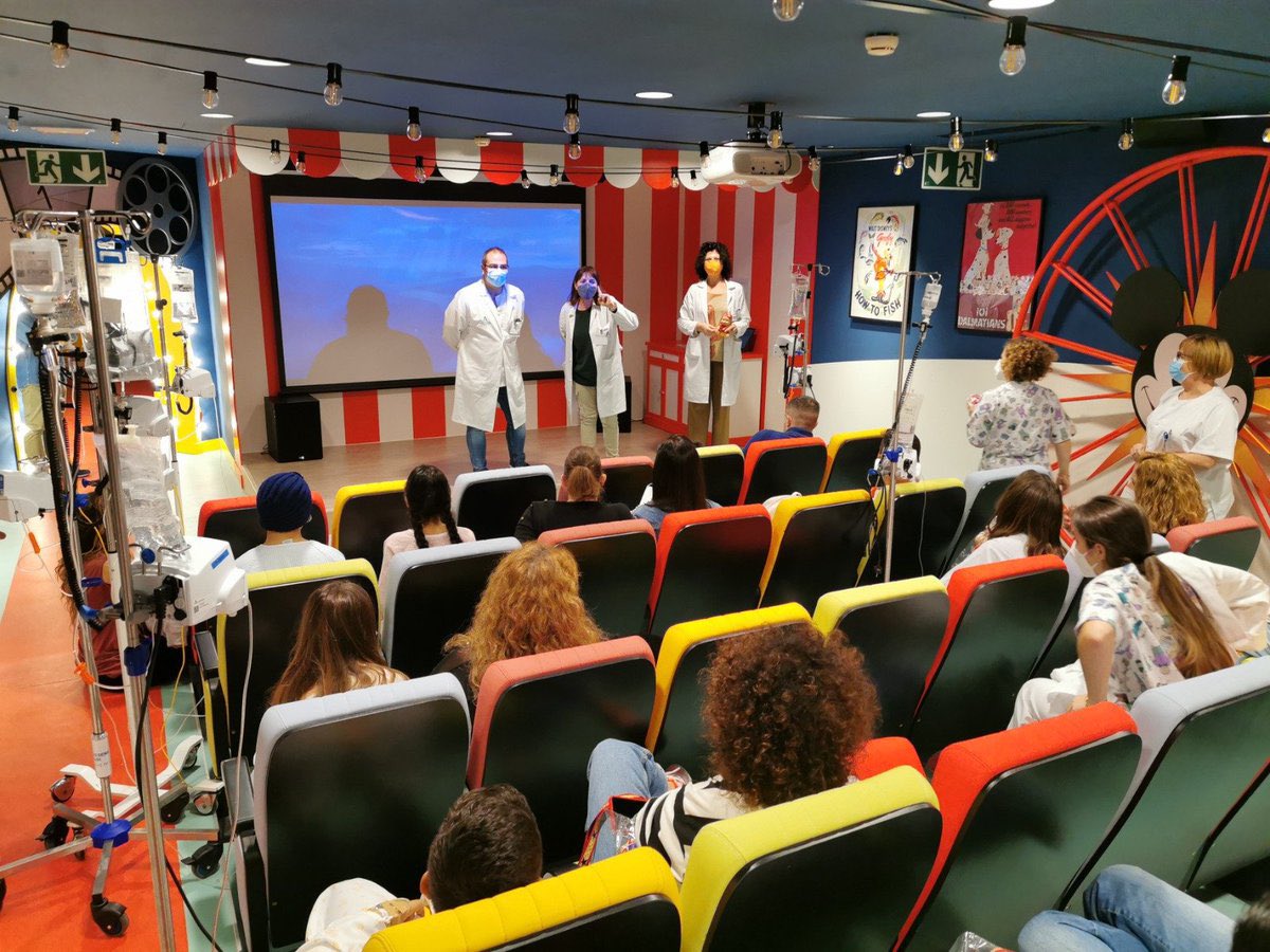 juegaterapia's tweet photo. Este fin de semana se estrena #RedPixar  , la nueva peli de @DisneySpain y los peques ingresados han sido los primeritos en verla. En el @TorrecardenasHU de #Almería ya la han disfrutado, sobre todo los más pequeñitos acomodados en primera fila 💙   #EnElHospiEstoyDeCine 🍿 https://t.co/ug7Vz8FZJF