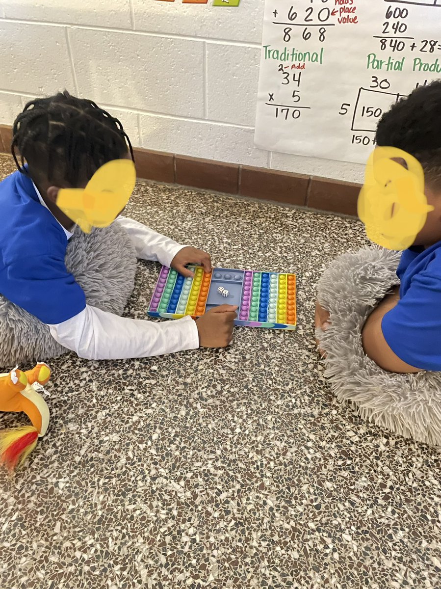 JessDCunningham's tweet image. Math games in grade 4 is always 🔥 #domath #Landstownleads