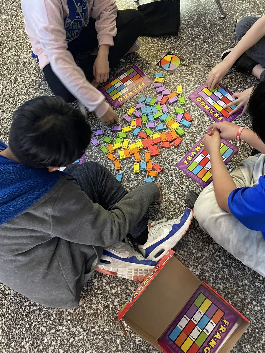 JessDCunningham's tweet image. Math games in grade 4 is always 🔥 #domath #Landstownleads