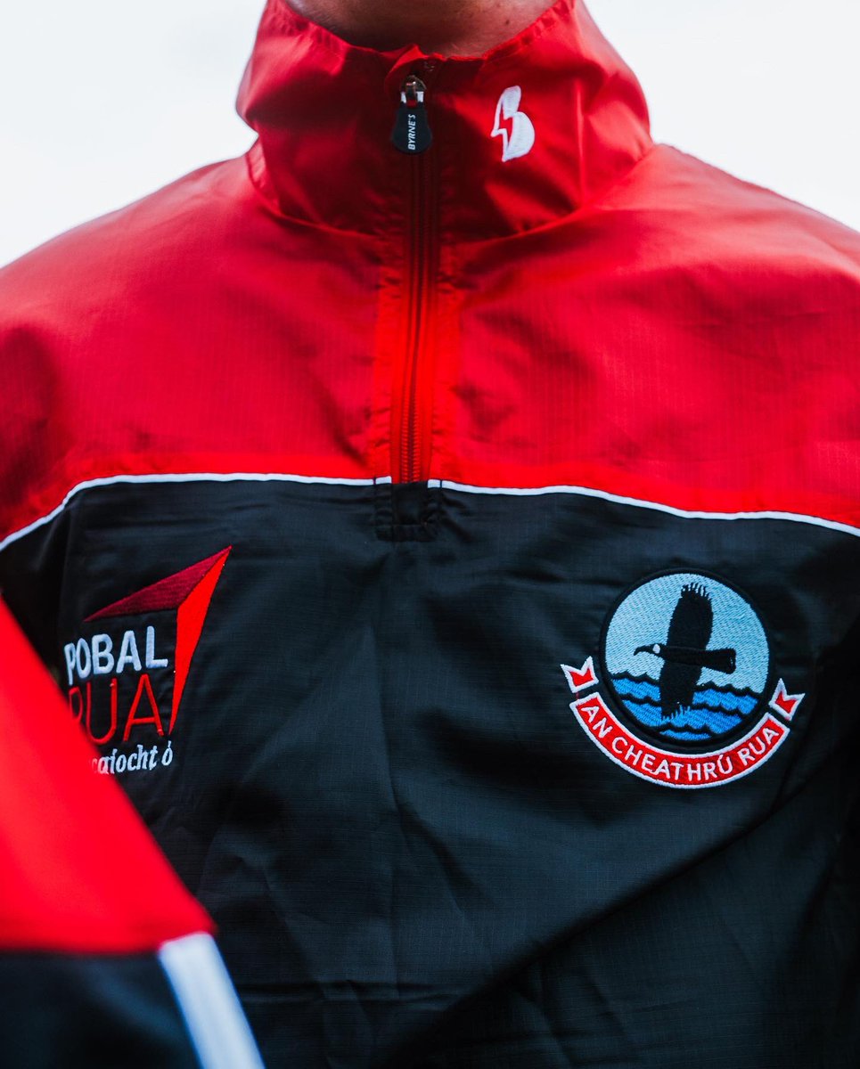 ByrneSports's tweet photo. Today is definitely a day for our quarter zip windcheater ☔️🌧 

@clganCrua club colours showcasing them brilliantly 🔥 

#GAA https://t.co/nRyH6atOuf