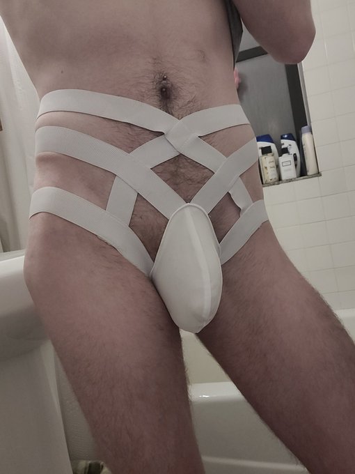 3 pic. I thought this would be fun lol, it looks kinda goofy tho :p https://t.co/gtoVQjthQR