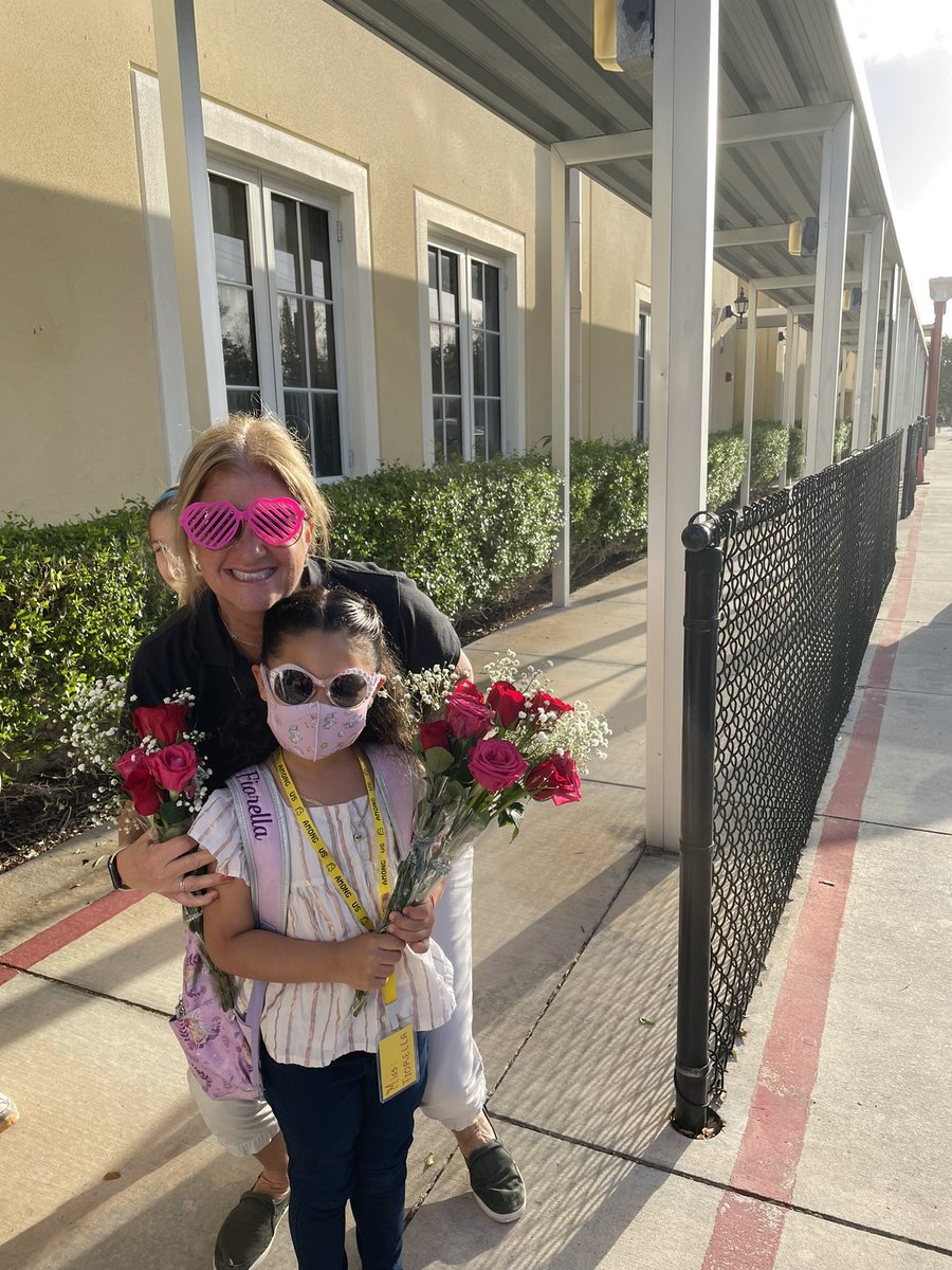 BerkieBulldogs's tweet photo. We have spirit Yes we Do….#SELebration #YourFutureIsBright @BerkieBulldogs @kim_linder @selpbc @pbcsd https://t.co/SvKChYGtdm