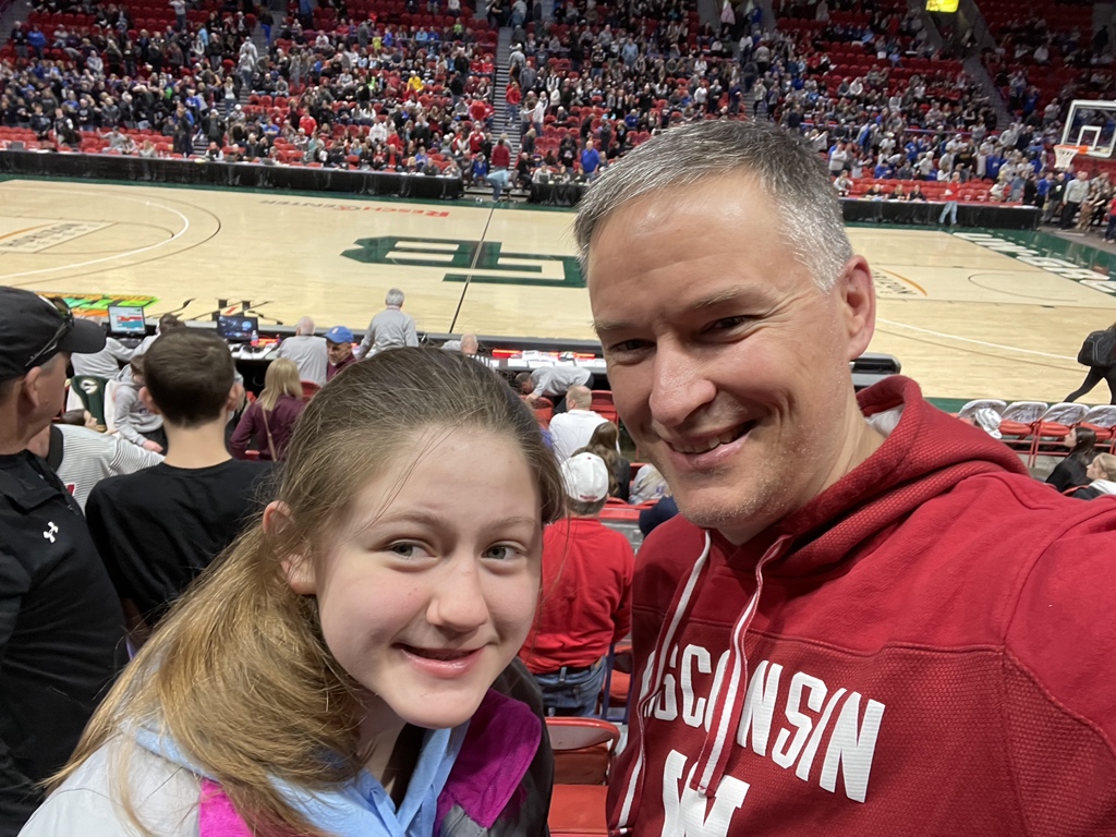 MichaelHoitomt's tweet photo. Wisconsin Girls state tournament #roadtoresch https://t.co/vsWMkNwdwu