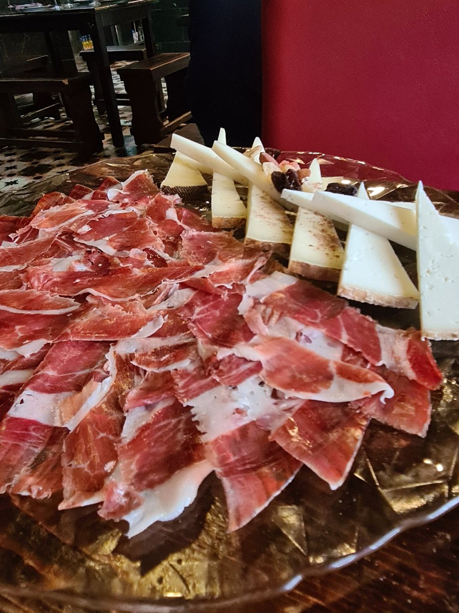 charlitfe's tweet photo. Viernes de tapeo.
Salud mi gente! 
#tenerife #lalaguna #laguneando https://t.co/hR5bFT2zJg